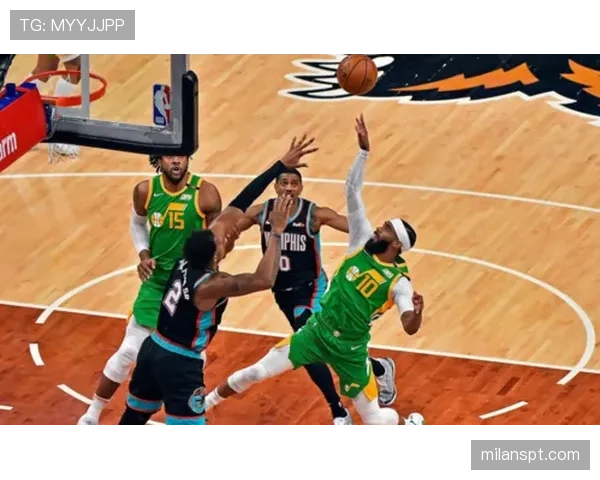 三节战罢：爵士凭借第二节的全场紧逼奠定20分优势，比赛失去悬念。