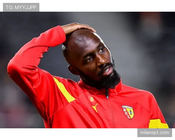 官方确认：朗斯队长福法纳因累计黄牌停赛，将缺席下轮联赛