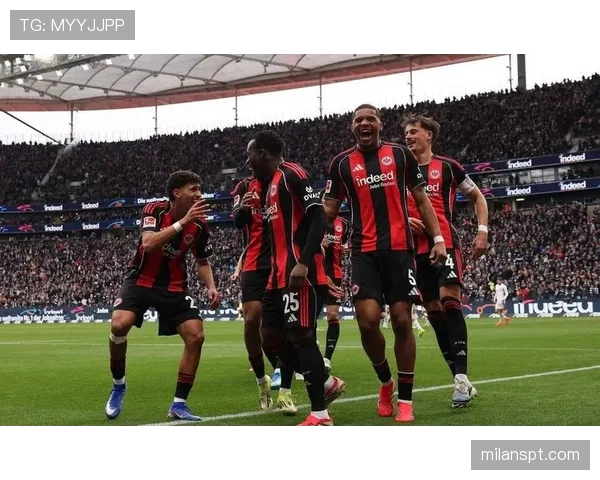 十人法兰克福1-0海登海姆，科赫染红卡利穆恩多制胜